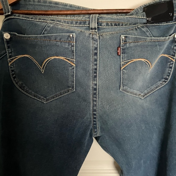 NWOT Levis Demi Curve - Picture 9 of 9